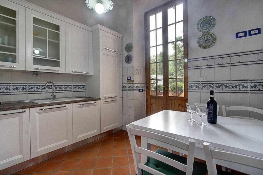 Santa Croce Elegant With Garage Apartment Florenţa Exterior foto