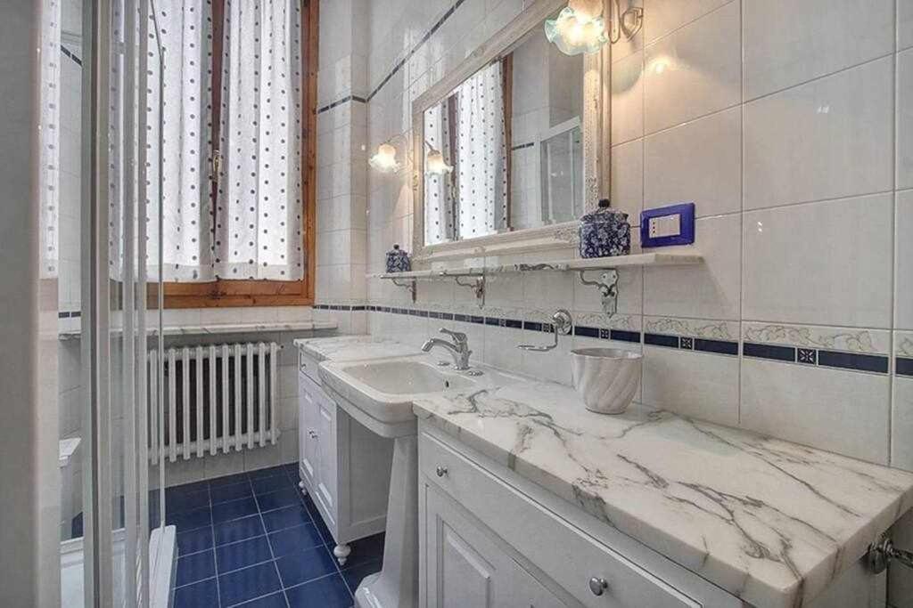 Santa Croce Elegant With Garage Apartment Florenţa Exterior foto
